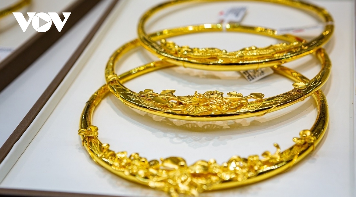 Giá vàng hôm nay 22/1: Vàng SJC bán ra giảm 400.000 đồng/lượng